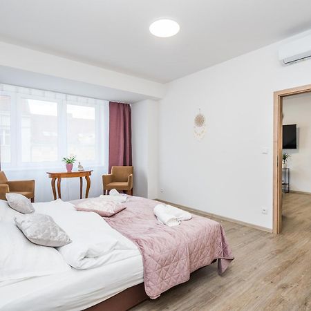 Perla Hradce 302 Apartment Hradec Kralove Luaran gambar